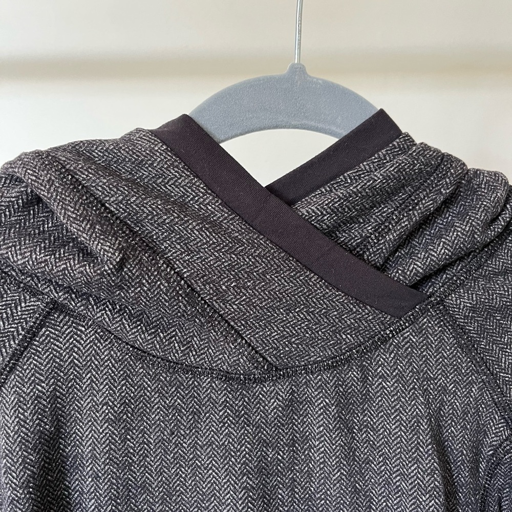 Lululemon Hoodie In Like New Condition - image 3